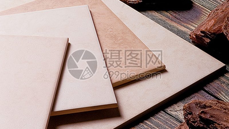 背景墙材料之选：岩板与瓷砖的对比